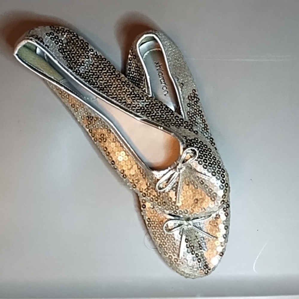 CUTE SILVER  SEQUINS SLIPPERS 🌸